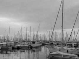 cannes en el mar mediterráneo foto