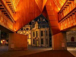 el ciudad de caballero en Bélgica a noche foto