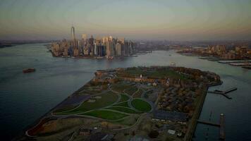 paysage urbain vue de moderne haute monter grattes ciels horizon dans affaires district video