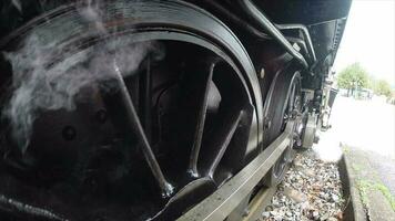 vieux industriel ancien rétro vapeur moteur locomotive conduite sur rails video