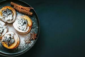 concept of the Dusting the cupcakes. Festive cakes photo