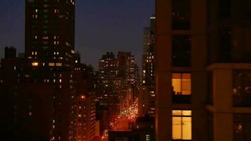 filmiska antenn skott av verklig egendom bostads- stad byggnader block video