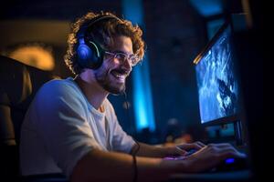 un contento jugador hombre vistiendo auriculares es utilizando un computadora a noche con generativo ai foto