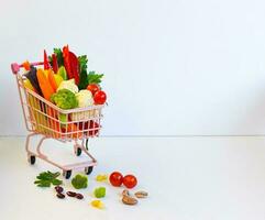 verduras en una canasta foto