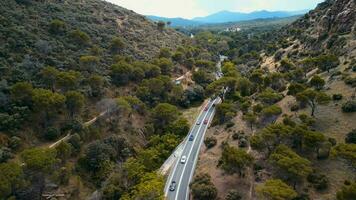 route par le forêt et montagnes de Madrid video