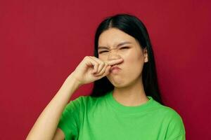 pretty brunette green t-shirt gestures with his hands red background unaltered photo