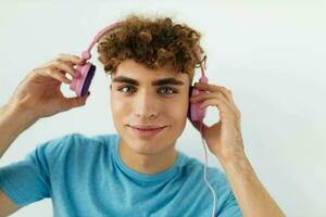 rizado chico en azul camisetas rosado auriculares Moda ligero antecedentes foto