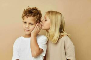 chico y niña divertido amistad entretenimiento infancia inalterado foto