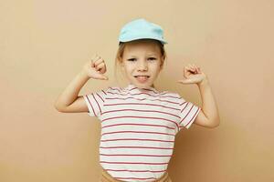 linda niña mano gestos sonrisa emociones infancia inalterado foto