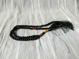 un negro tasbih para musulmán oraciones foto