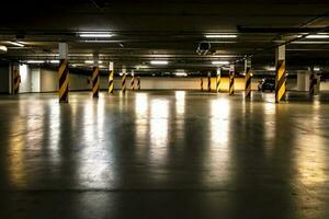 Empty shopping mall plaza parking under the 2020 Covid-19 Coronavirus pandemic photo