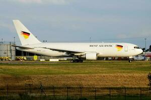 Oeste aire Suecia boeing 767-200 se-rla carga avión salida a feudal aeropuerto foto