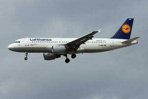 lufthansa aerobús a320 d-aiqc pasajero avión aterrizaje a frankfurt aeropuerto foto