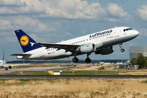 lufthansa aerobús a319 d-ails pasajero avión salida a frankfurt aeropuerto foto