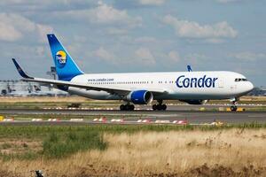 cóndor aerolíneas boeing 767-300 d-abui pasajero avión salida a frankfurt aeropuerto foto