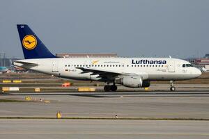 lufthansa especial pegatina aerobús a319 d-ailu pasajero avión salida a frankfurt aeropuerto foto