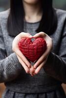 foto de rojo corazón en niña mano atención de corazón y mano estilo corazón. san valentin día concepto. generativo ai