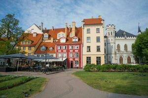 hermosa ver de de colores casas en Livu cuadrado en riga, Letonia foto