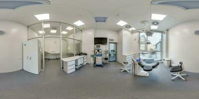 lleno hdri 360 panorama en cirujano ortopedista terapeuta gabinete dental oficina con moderno equipo en clínica en equirrectangular proyección, vr contenido foto