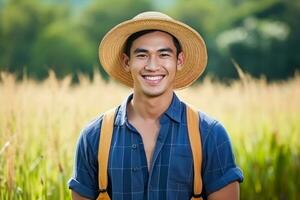 granjero en un arroz campo foto