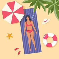 hermosa joven mujer en traje de baño toma el sol en el playa. parte superior ver playa antecedentes. verano hora vacaciones vector ilustración.