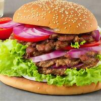 Free photo big sandwich - hamburger burger with beef, red onion, tomato and fried bacon