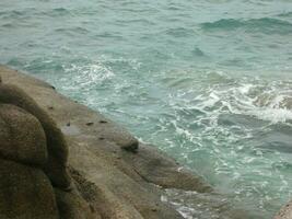 sea with rocks on the shore photo