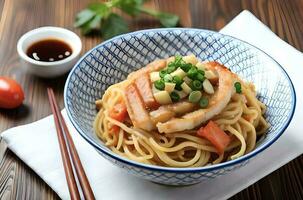 de cerca de japonés ramen tallarines en un cuenco foto