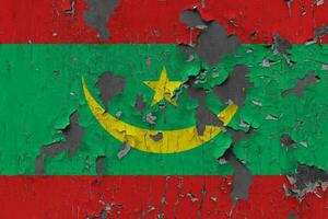 3d bandera de Mauritania en un antiguo Roca pared antecedentes. foto