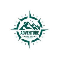 aventuras logo con montaña y Brújula diseño vector ilustración modelo