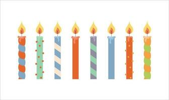 conjunto de velas cera dibujos animados plano vector contento cumpleaños, aniversario ardiente con un fuego velas colocar. fiesta fiesta divertido decoración para pastel.