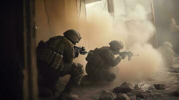 un equipo de soldados tomando cubrir detrás un arruinado edificio foto
