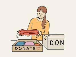 sonriente mujer paquete ropa en cajas a dar para donación o caridad. tipo contento niña donar vestir a necesitado pobre gente. trabajar como voluntario. vector ilustración.