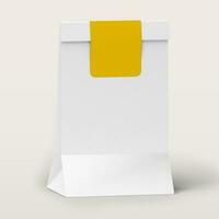 blanco eco bolso con amarillo pegatina aislado en blanco antecedentes. foto