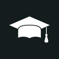 graduación gorra plano diseño icono. terminar educación símbolo. graduación día celebracion elemento en negro antecedentes. vector