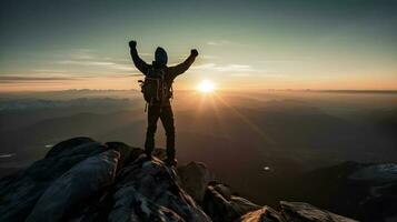 trepador celebrando éxito en parte superior de montaña ,generativo ai foto