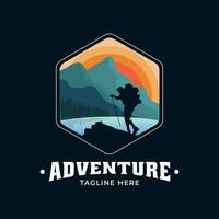 Clásico moderno aventuras logo con ver de personas alpinismo montañas, río y pino arboles adecuado para logos de aventureros, naturaleza amantes, montañeros, marcas, y otros. vector