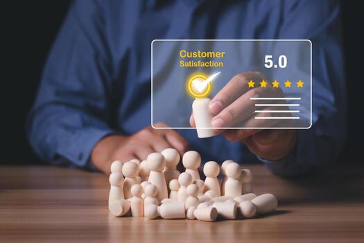 empresario mano participación de madera muñeca con cheque marca y cinco estrella para realimentación revisión satisfacción servicio, cliente Servicio experiencia y negocio satisfacción encuesta, hora y CEO concepto. foto