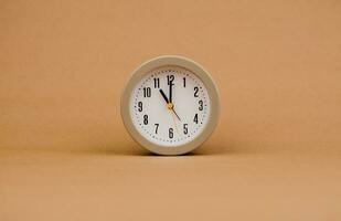 reloj foto de reloj en papel concepto de hora valor de hora trabajando con hora hora administración vida hora administración