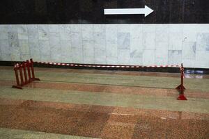 arrow right against of marble wall in subway. photo