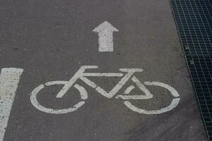 sign on pavement bicycle white paint arrow photo