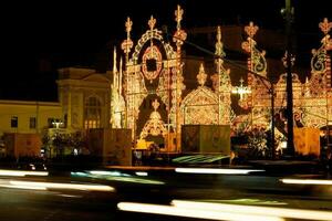 ver en noche ciudad durante invierno día festivo. revolución cuadrado foto