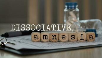 palabra disociativo amnesia compuesto de de madera dados. foto