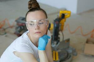 Young lady deals with wooden plinth photo