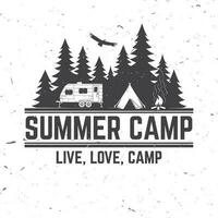 campamento de verano. ilustración vectorial concepto de camiseta o logotipo, estampado, sello o camiseta. vector