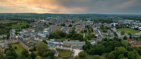 aéreo ver terminado el ciudad de Oxford con Oxford universidad. foto