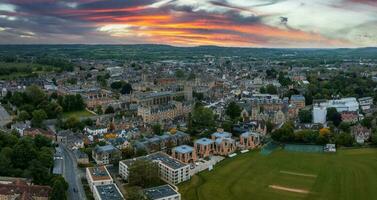 aéreo ver terminado el ciudad de Oxford con Oxford universidad. foto