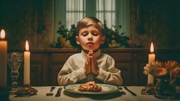 un niño reza en frente de comida en un mesa en un comida habitación ai generado foto