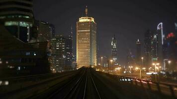 Zeit Ablauf von modern futuristisch städtisch Stadt Horizont Gebäude und Straße Autos der Verkehr video