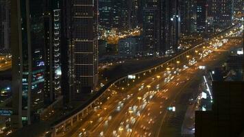 Zeit Ablauf von modern futuristisch städtisch Stadt Horizont Gebäude und Straße Autos der Verkehr video